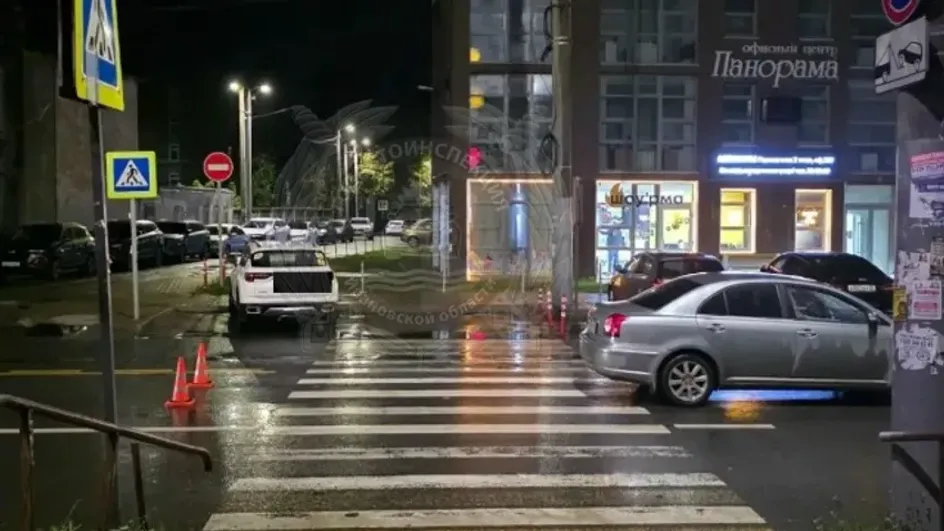 В Иванове водитель Toyota Avensis сбил пешехода и немедленно выпил В Иванове водитель Toyota Avensis сбил пешехода и немедленно выпил