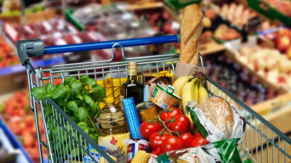 Названы продукты, которые стоит купить заранее к новогоднему столу Названы продукты, которые стоит купить заранее к новогоднему столу