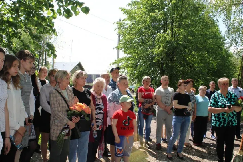 В Лежневском районе открыли памятную плиту в честь погибших участников СВО