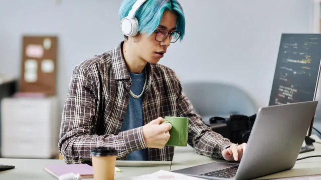 Зумеры бегут из найма: Где они работают?