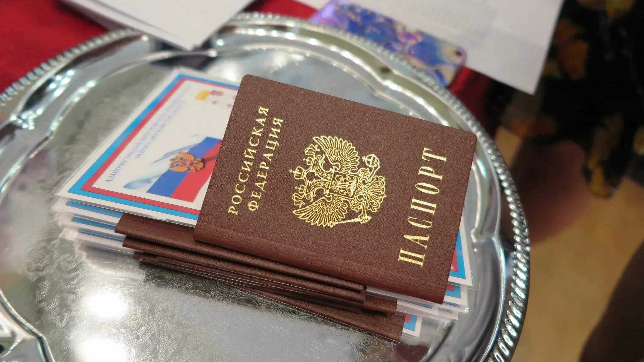 В Иванове прошло вручение паспортов школьникам-отличникам