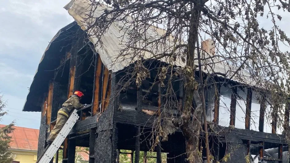 В Ивановской области из-за удара молнии сгорели дома