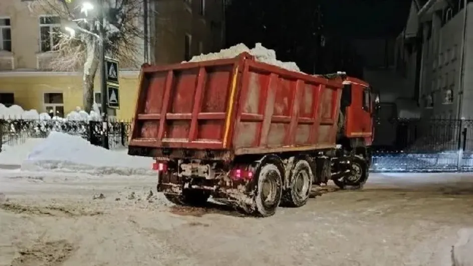 Из Иванове за ночь вывезли 255 самосвалов снега