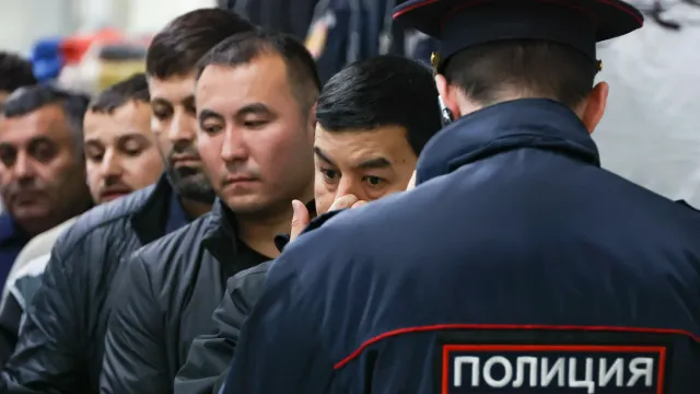 Мигрантов станет меньше: Семью больше не взять!