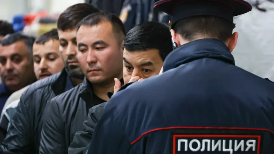 Новые законы заставят мигрантов оставлять свои семьи на родине Новые законы заставят мигрантов оставлять свои семьи на родине