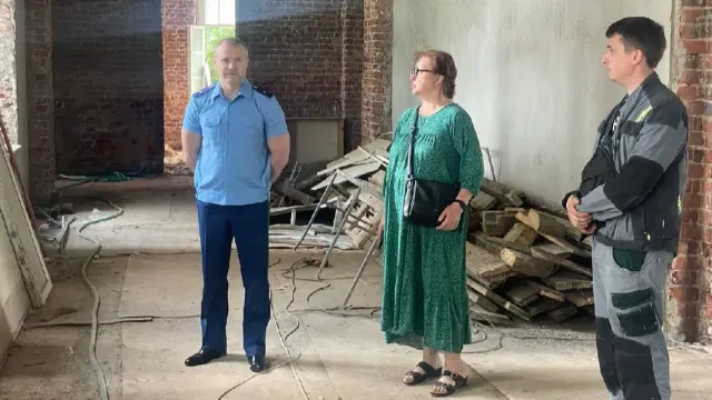 Жители Шуи пожаловались прокурору Ивановской области на дороги и реку