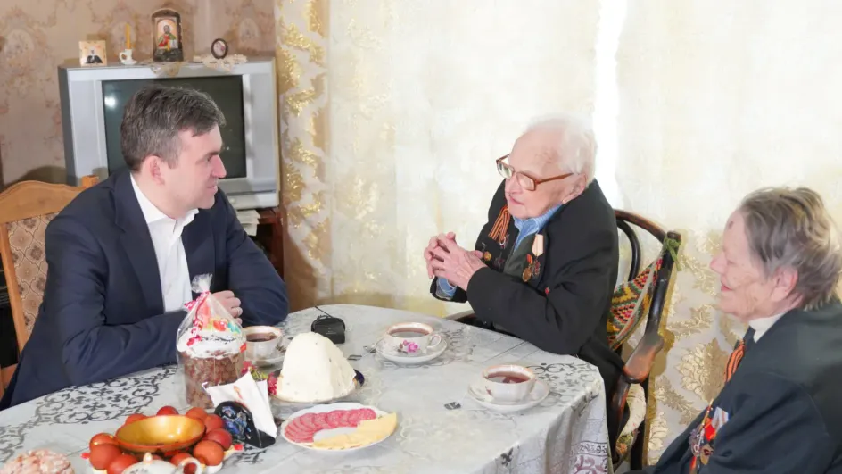Станислав Воскресенский поздравил участника ВОВ Н.Ф. Крылова и его супругу с 79-й годовщиной...