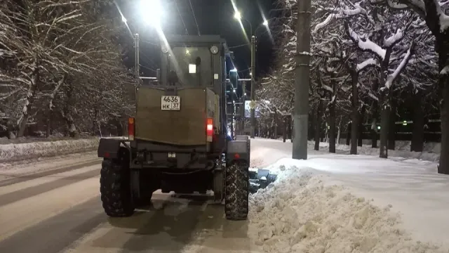В Иванове ночью уборкой дорог от снега занимались 40 единиц спецтехники