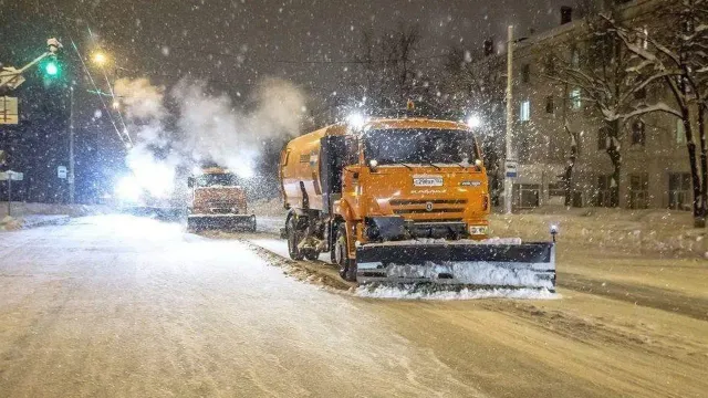 Два механизированных звена ночью с 18 на 19 февраля вывозили снег из города