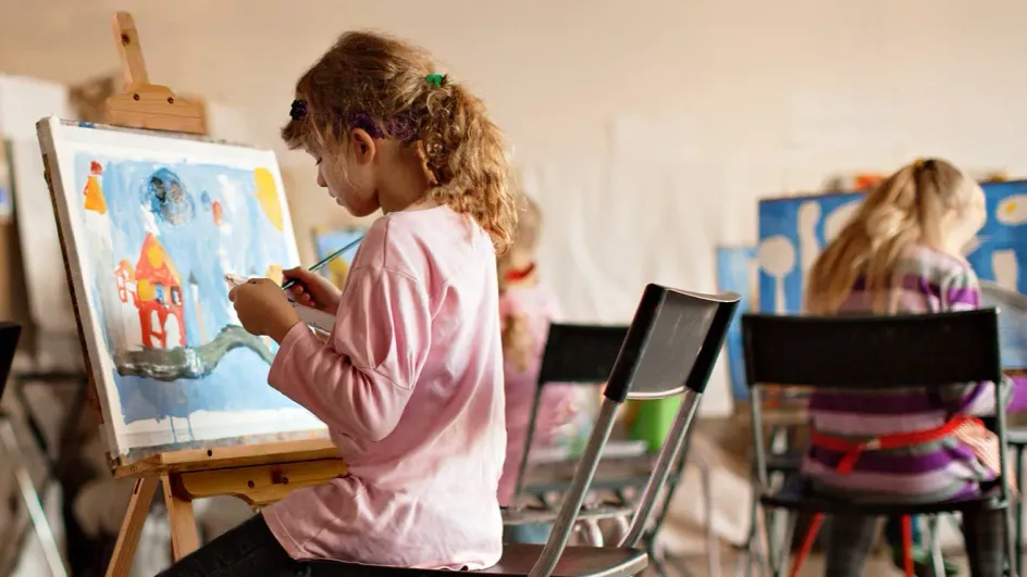 Стало известно, сколько россияне тратят на допобразование детей