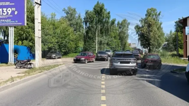 В Шуе под колесами Renault Logan пострадал мопедист