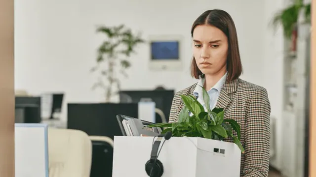 Что происходит в стране? Россияне массово увольняются!