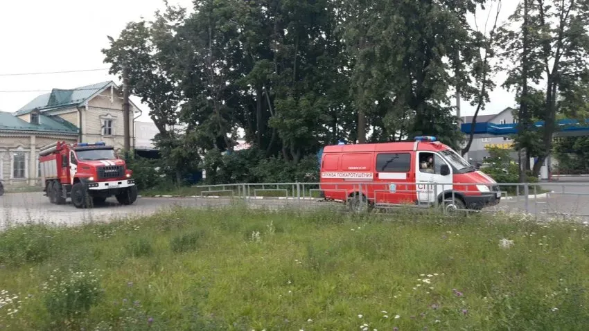 В Иванове загорелись склады на грузовом дворе возле старого здания ж/д вокзала