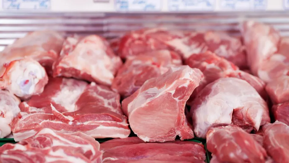 В России начала постепенно дешеветь свинина В России начала постепенно дешеветь свинина