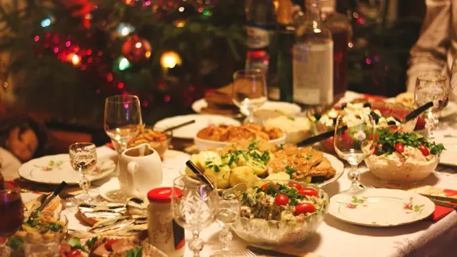 Золотой Новый год: Столько стоит салат и горячее?!