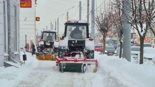 Коммунальщики в Иванове продолжают бороться с последствиями снегопада