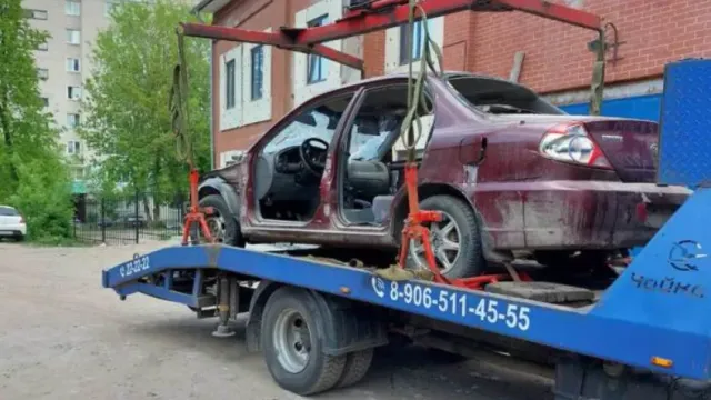 В Иванове эвакуирован разукомплектованный брошенный автомобиль
