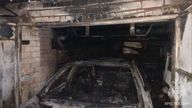В Иванове при пожаре в гаражах погиб 23-летний мужчина
