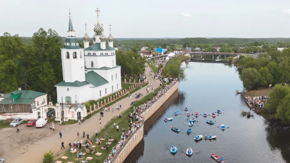 В Холуе прошел арт-фестиваль «Русская Венеция» В Холуе прошел арт-фестиваль «Русская Венеция»