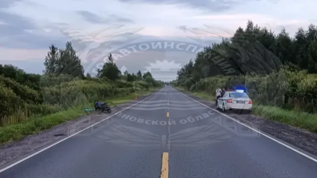 В Шуйском районе на трассе столкнулись два юных мопедиста