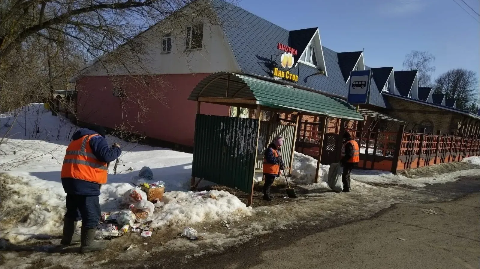 Работники УГХ Кинешмы непрерывно очищают город от мусора