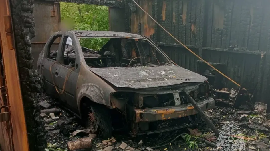 В Шуе сгорел гараж с автомобилем