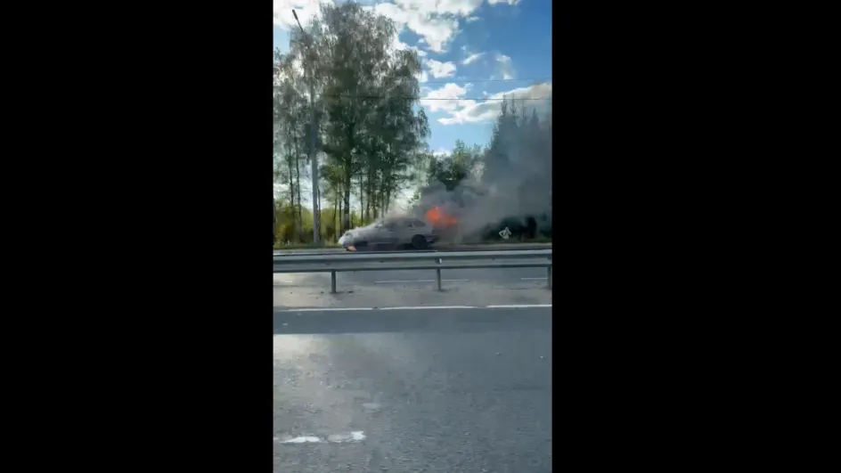 На трассе рядом с Никульским загорелся отечественный автомобиль