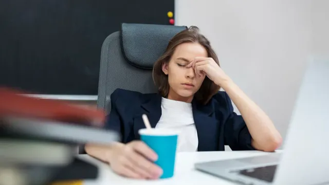 Шокирующая правда: Почему русские не уходят с работы?