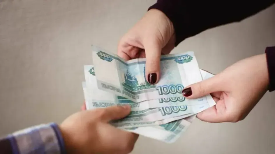 Стало известно, как много россиян финансово помогают родителям Стало известно, как много россиян финансово помогают родителям