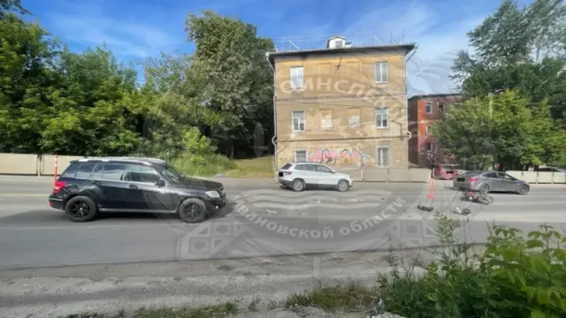 В Иванове пенсионер на мопеде столкнулся с Mercedes-Benz