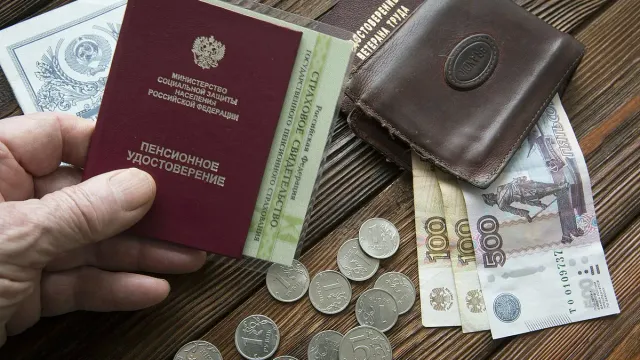 Горячая новость | Экономист рассказал, когда вырастут пенсии россиян