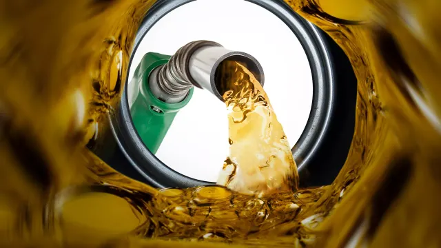 Забудьте о низких ценах: бензин стоит заоблачных денег!