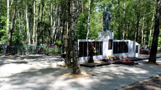 На кладбище в «Сокольниках» в Кинешме проводится благоустройство воинского мемориала