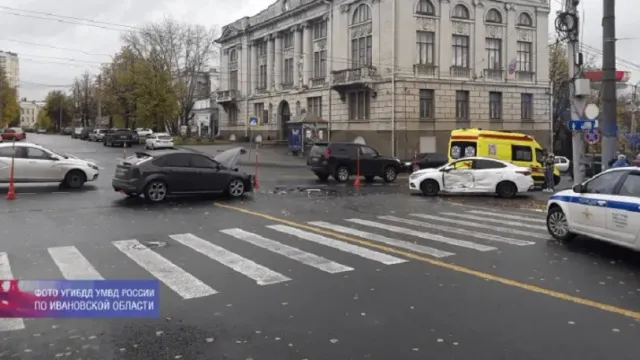 В центре Иванова жестко столкнулись две иномарки