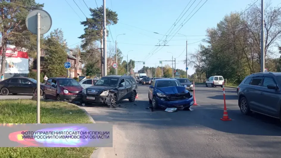 В Кохме при столкновении трех иномарок пострадала восьмилетняя девочка