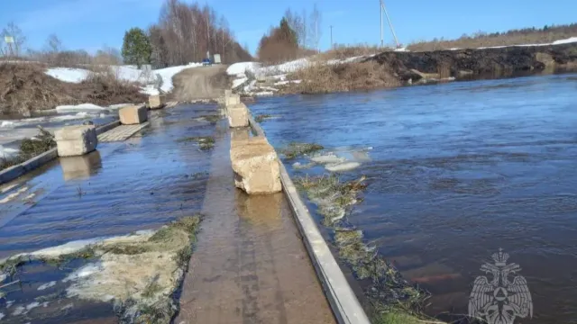 В Ивановской области утонул мост