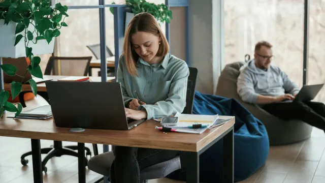 Минимум две работы: Россиянам ни на что не хватает!