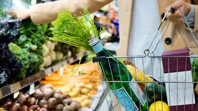 Цены летят вниз: Продукты стоят копейки?