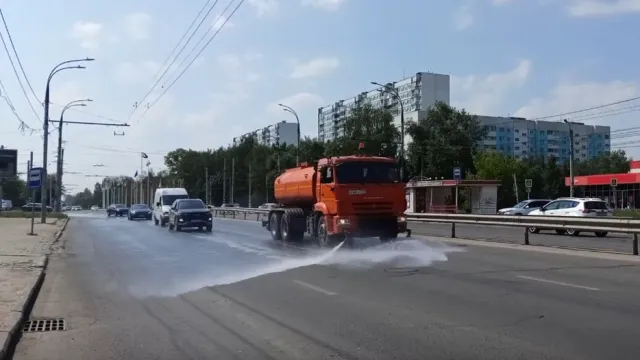 В Иванове из-за жары начали остужать дороги