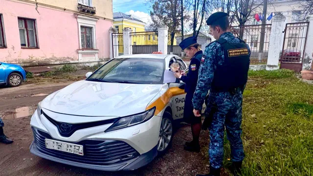 В Комсомольске бизнесвумен погасила долги в 1,5 млн руб. после ареста 10 авто