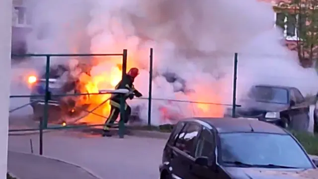 Мерзавцы сожгли в Суховке несколько автомобилей
