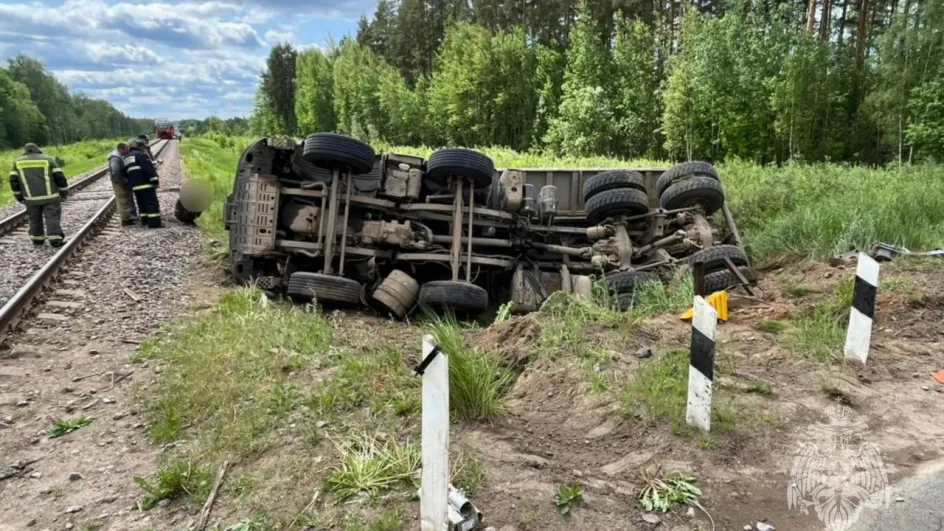 В Ивановской области произошло серьезное ДТП с пассажирским поездом В Ивановской области произошло серьезное ДТП с пассажирским поездом