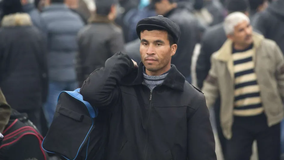 Экономист прокомментировал запрет мигрантам работать в торговле