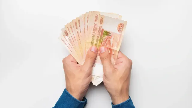 Политик предложил поднять МРОТ до 60 тысяч рублей