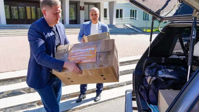 Жители Фурмановского района передали "Ниву" бойцам на СВО