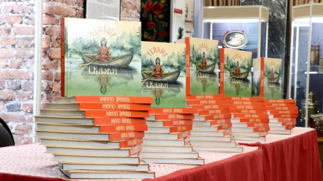 Ивановским библиотекарям презентовали уникальную книгу со сказками малых народов России