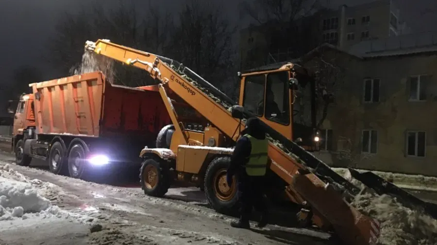 Из Иванова за ночь вывезли более 2381 кубометров снега