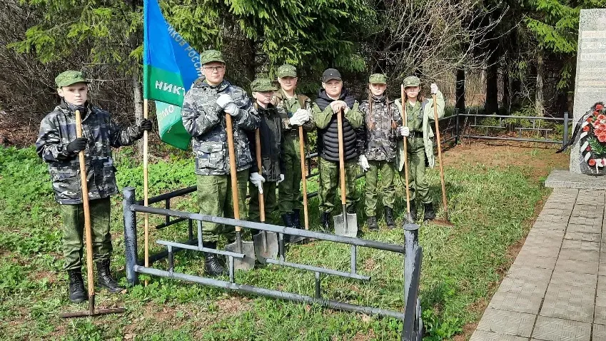 Фурмановские «разведчики» привели в порядок памятник погибшим в годы ВОВ