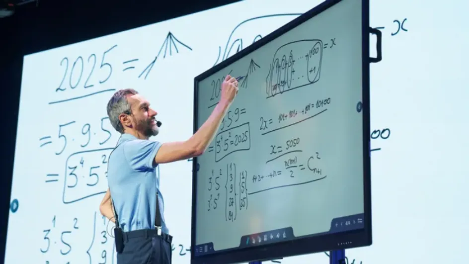 В Иванове прошла лекция Алексея Савватеева о математическом мышлении В Иванове прошла лекция Алексея Савватеева о математическом мышлении