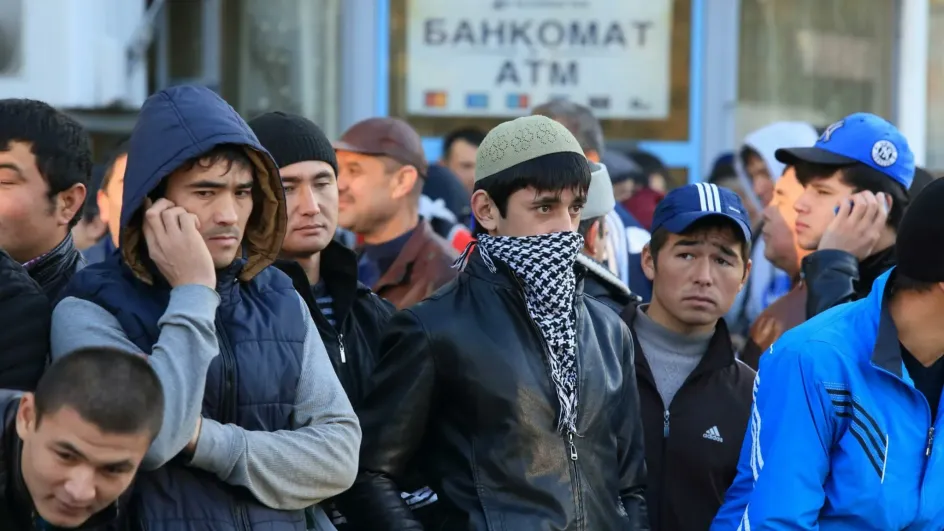 В России могут запретить мигрантам переводить за границу суммы, превышающие зарплату В России могут запретить мигрантам переводить за границу суммы, превышающие зарплату